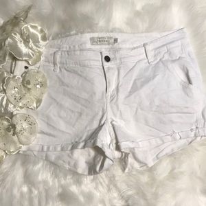 TORRID WHITE JEAN SHORTS